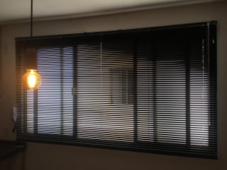 Persiana Horizontal Alumínio Preta Coleção 25mm Cor 233 - 1,80m Larg x 1,40m Alt - Pronta Entrega