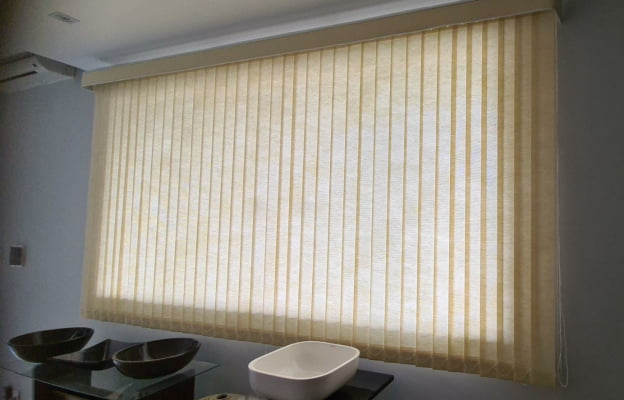 Persiana Vertical Translúcida Bege - 3,47m larg x 2,58m alt - PRONTA ENTREGA - divida em duas partes