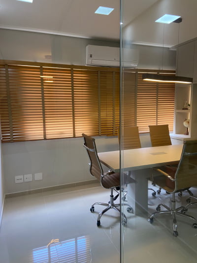 Persiana Horizontal 50mm Madeira Natural com Fita Decorativa