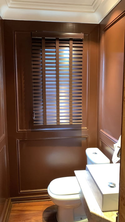 Persiana Horizontal 50mm Madeira Sintética Pintura Especial com Fita Decorativa