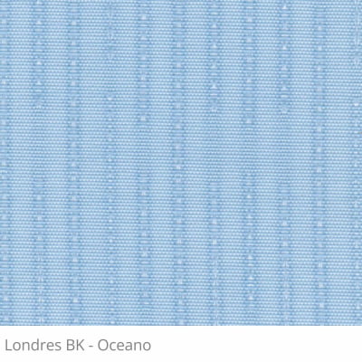 Persiana Vertical Azul Claro Tecido Blackout Coleção Londres Cor Oceano 