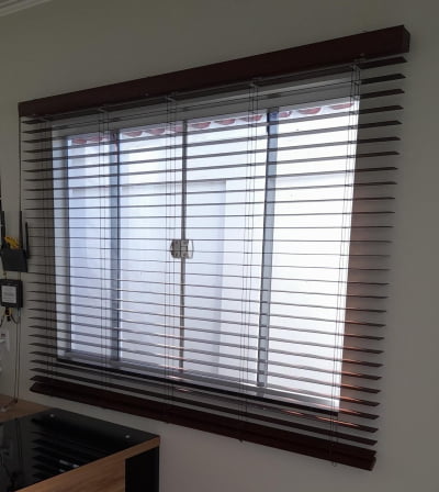 Persiana Horizontal Madeira Coleção Bamboo 50mm Cor Walnut