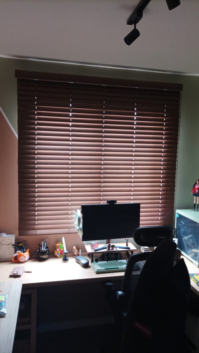 Persiana Horizontal Madeira Coleção Sintética 50mm Com Pintura Especial Wood Cor MSP-06