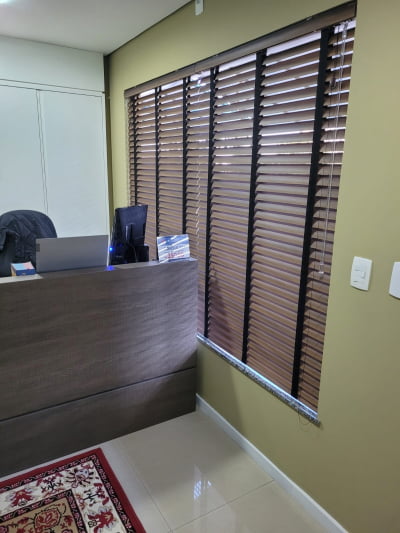 Persiana Horizontal Pvc Madeira com Fita Decorativa