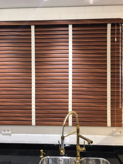 Persiana Horizontal Pvc Madeira com Fita Decorativa